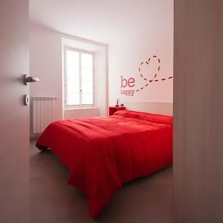 Be Happy - The House Of Travelers Apartment Como