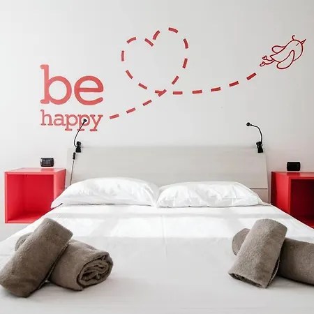 Be Happy - The House Of Travelers * Como