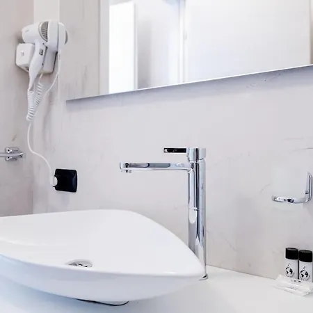 Be Happy - The House Of Travelers Apartment