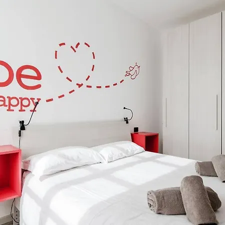 Be Happy - The House Of Travelers *